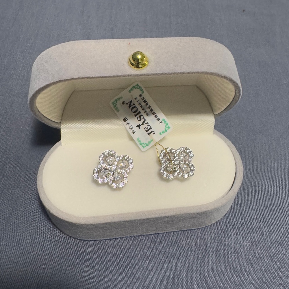 New with tag Elegant Silver Stud Earrings Diamond Loop Full Motif Diamond